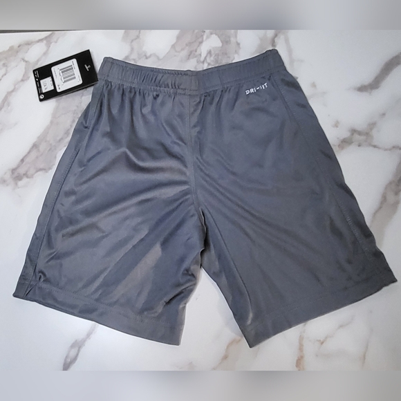 Nike Dri-Fit Boys NWT Cool Grey Swoosh Elastic Waistband Shorts Size 7/Large - Picture 6 of 9